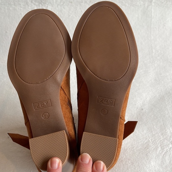 NWT PiePieBuy Tie Knot Chelsea Closed Toe Stacked Heel Booties - Picture 10 of 12